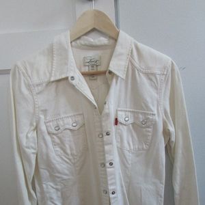 Levi's White Pearl Snap shirt